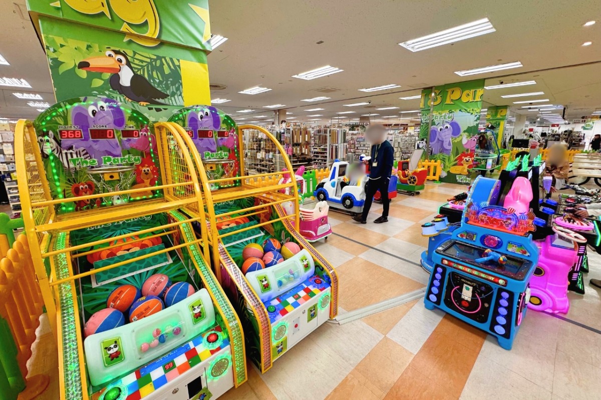 島根県出雲市にある室内遊び場『ザ・キッズ』の様子