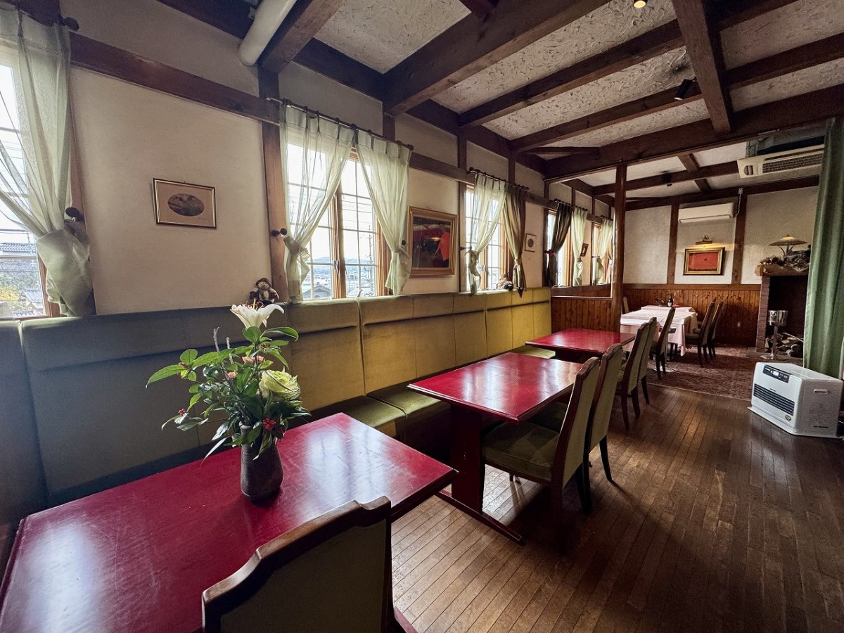 島根県松江市にあるトンカツ専門店『ムーランドール』の内観