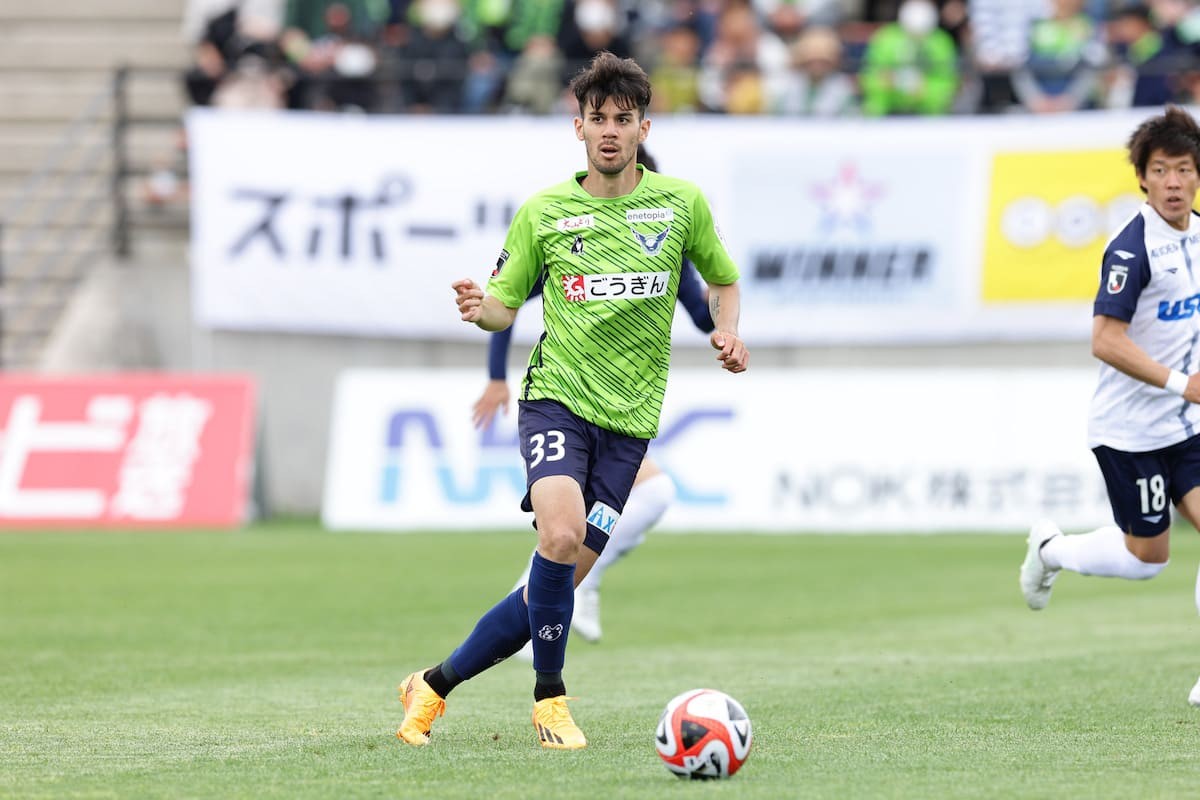 鳥取県のプロサッカークラブ「ガイナーレ鳥取」の試合風景