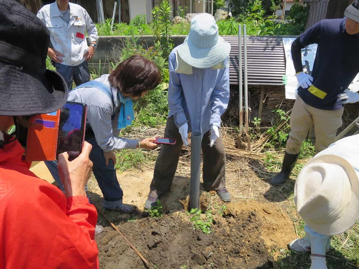 島根県出雲市にある「NPO法人かえる倶楽部」で開催された井戸掘りワークショップの様子