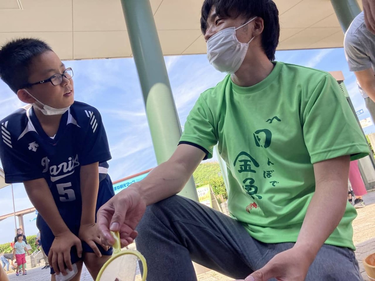 出雲市の『キララ多伎』で開催された「海開きイベント」の屋台「金魚すくい」