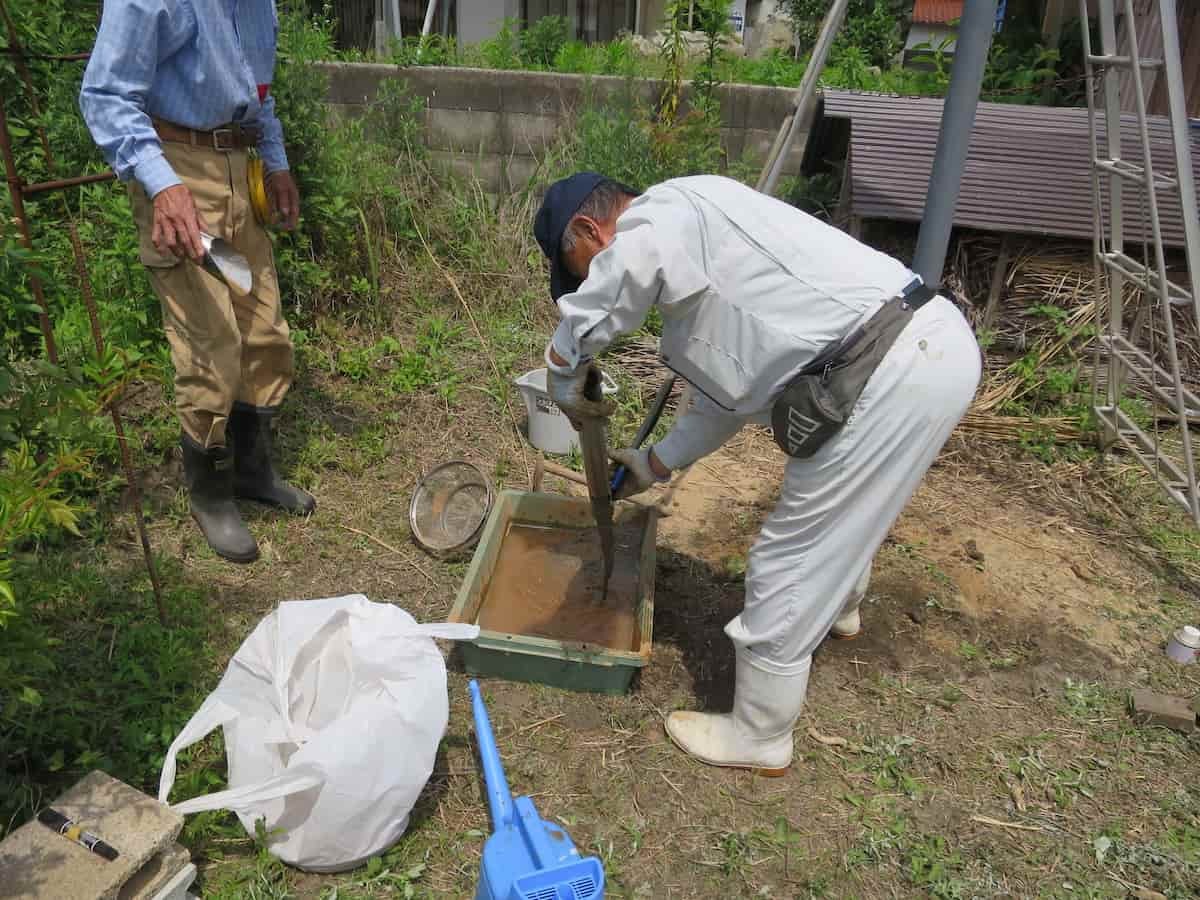 島根県出雲市にある「NPO法人かえる倶楽部」で開催された井戸掘りワークショップの様子