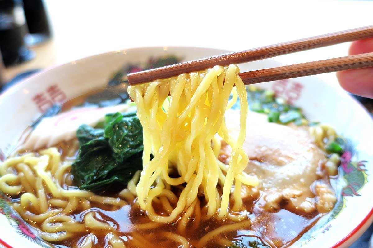 島根県大田市温泉津町の漁港に立つ『港の食堂KAN』の生姜醤油ラーメン