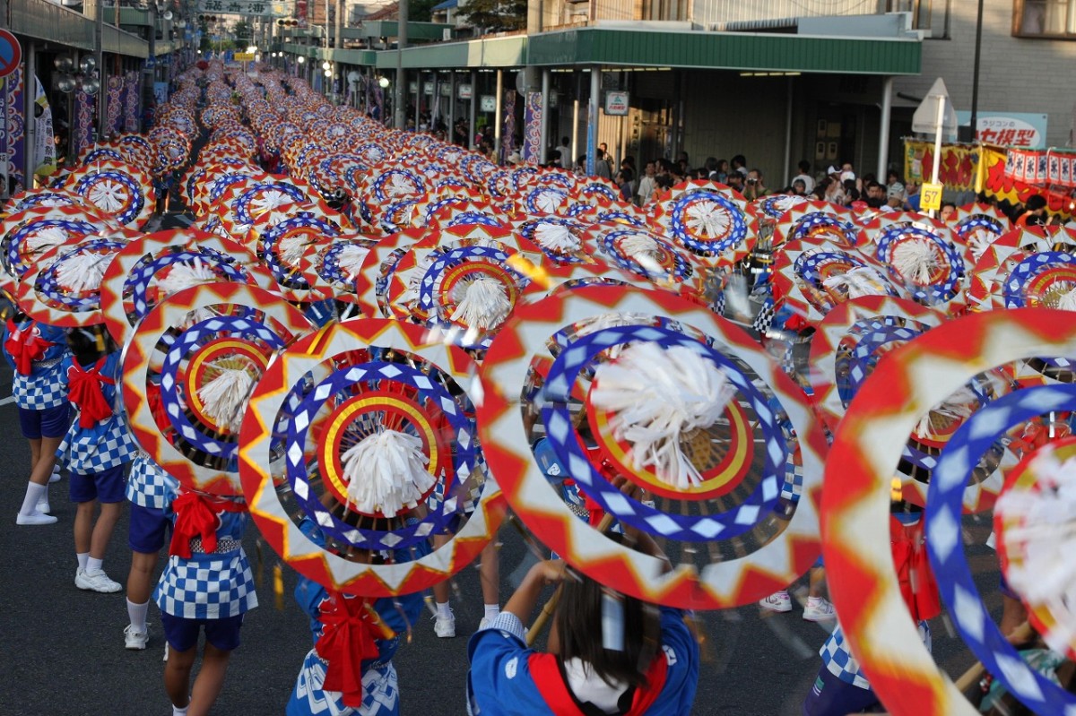 鳥取県鳥取市で開催される夏祭り「鳥取しゃんしゃんまつり」の過去開催時の様子