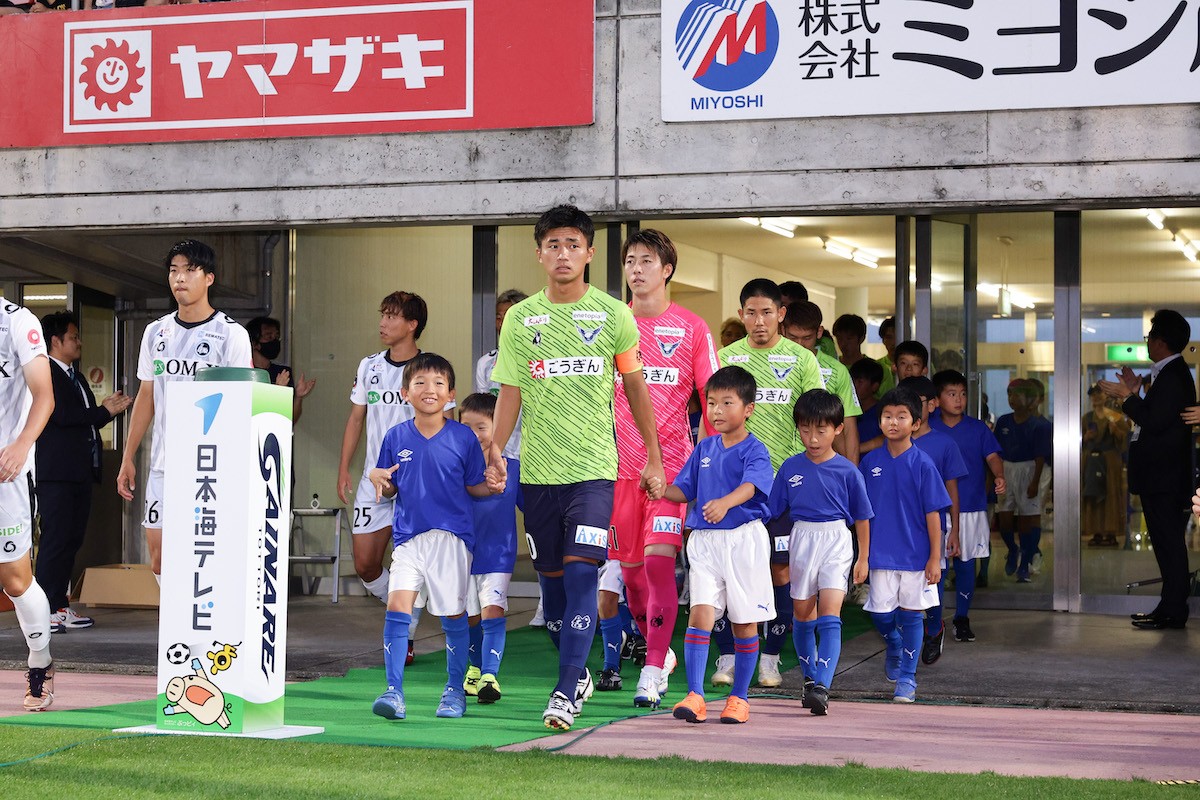 鳥取県のプロサッカークラブ「ガイナーレ鳥取」の試合風景