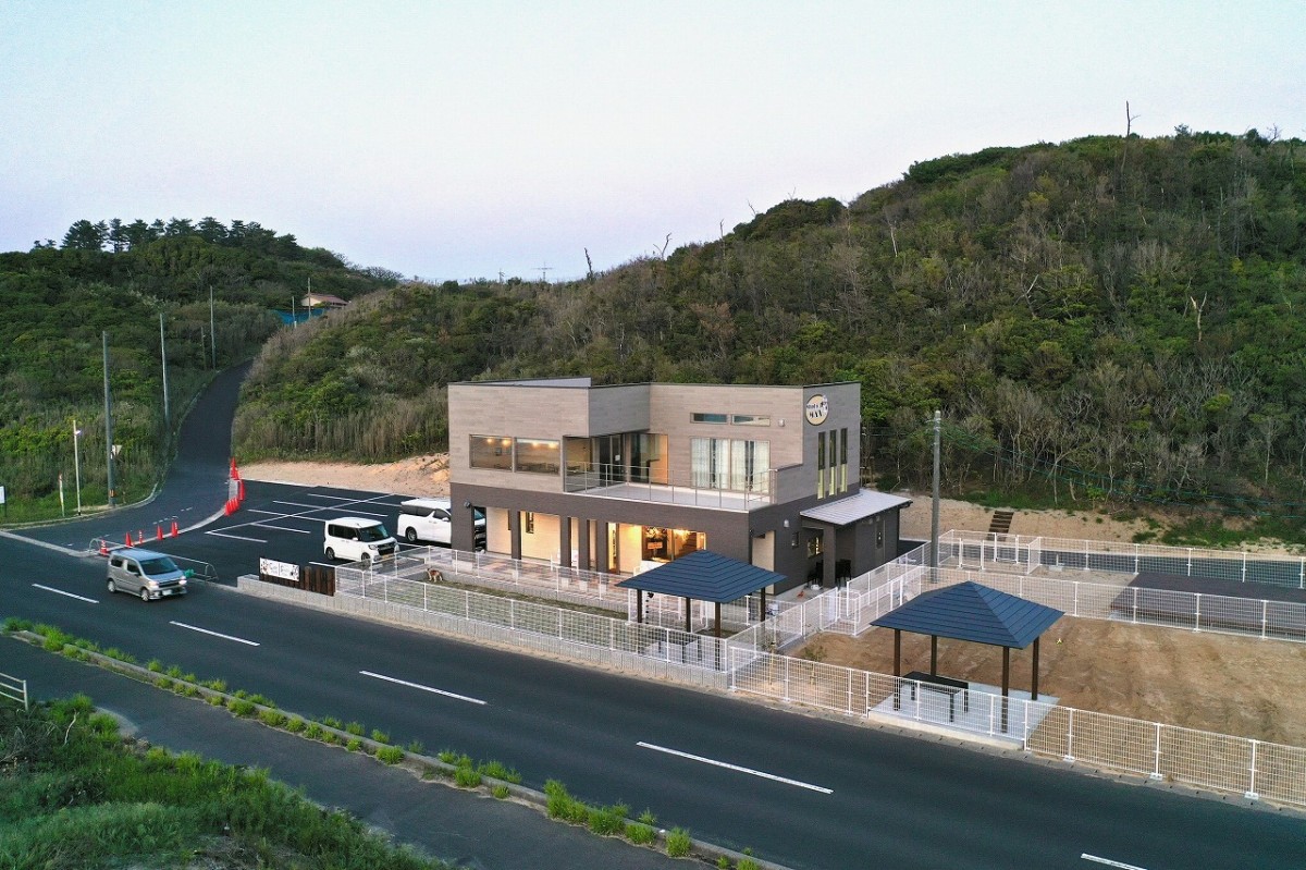 島根県出雲市にオープンした『カフェフリート』の外観