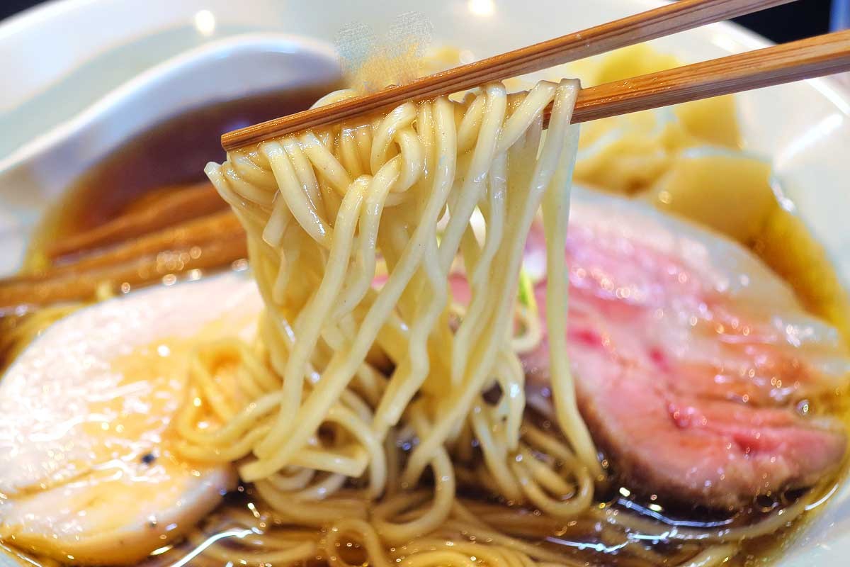 鳥取市湖山町の無添加ラーメン店『醤油らぁ麺 鹿野』の「ワンタン醤油らぁ麺」