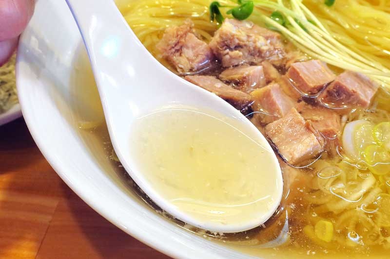 鳥取県琴浦町の人気ラーメン店『麺や たまゆら』の夏季限定ラーメン「あごと鰹だしの冷やし塩ラーメン」