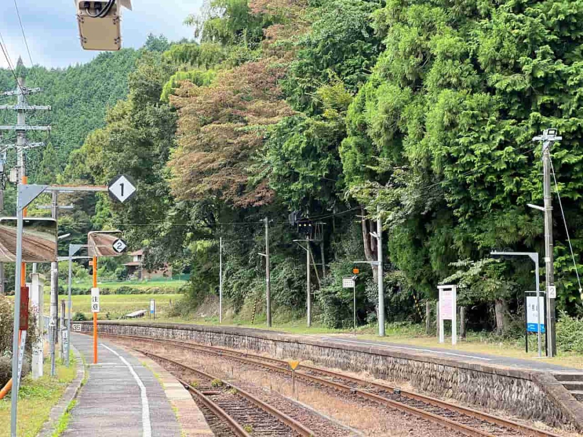 鳥取県智頭町にある「那岐駅」の様子