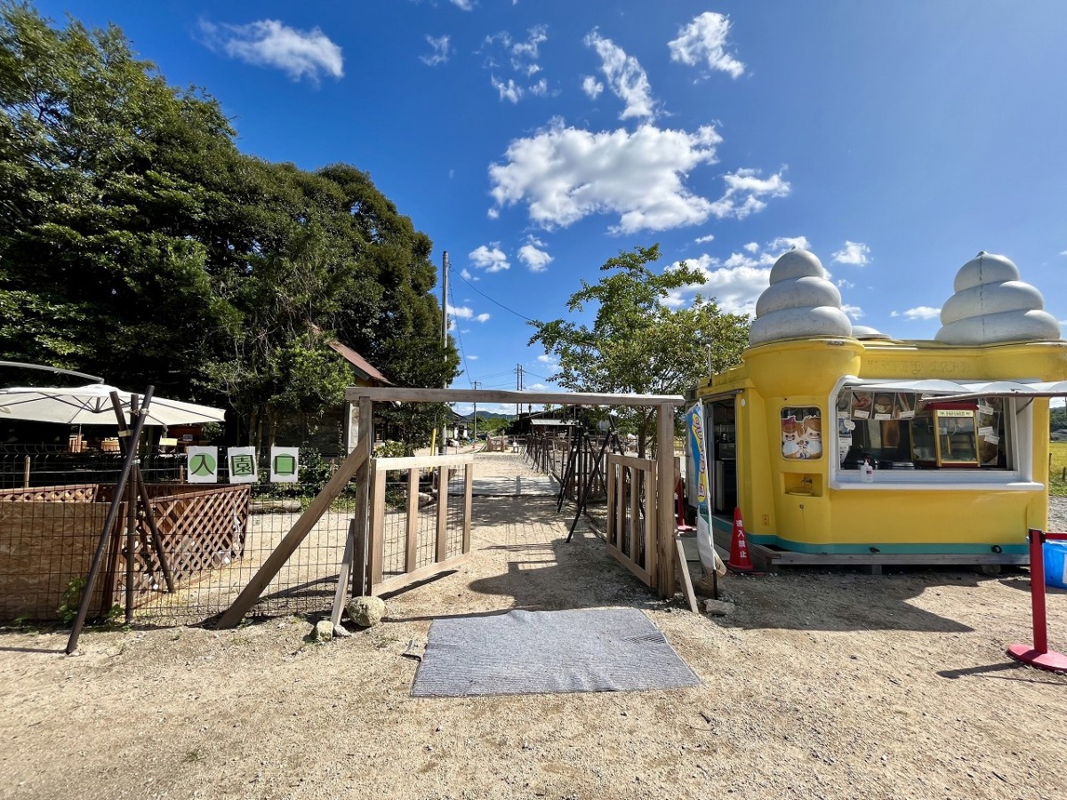 島根県安来市の観光牧場『やぎのいえ』の様子