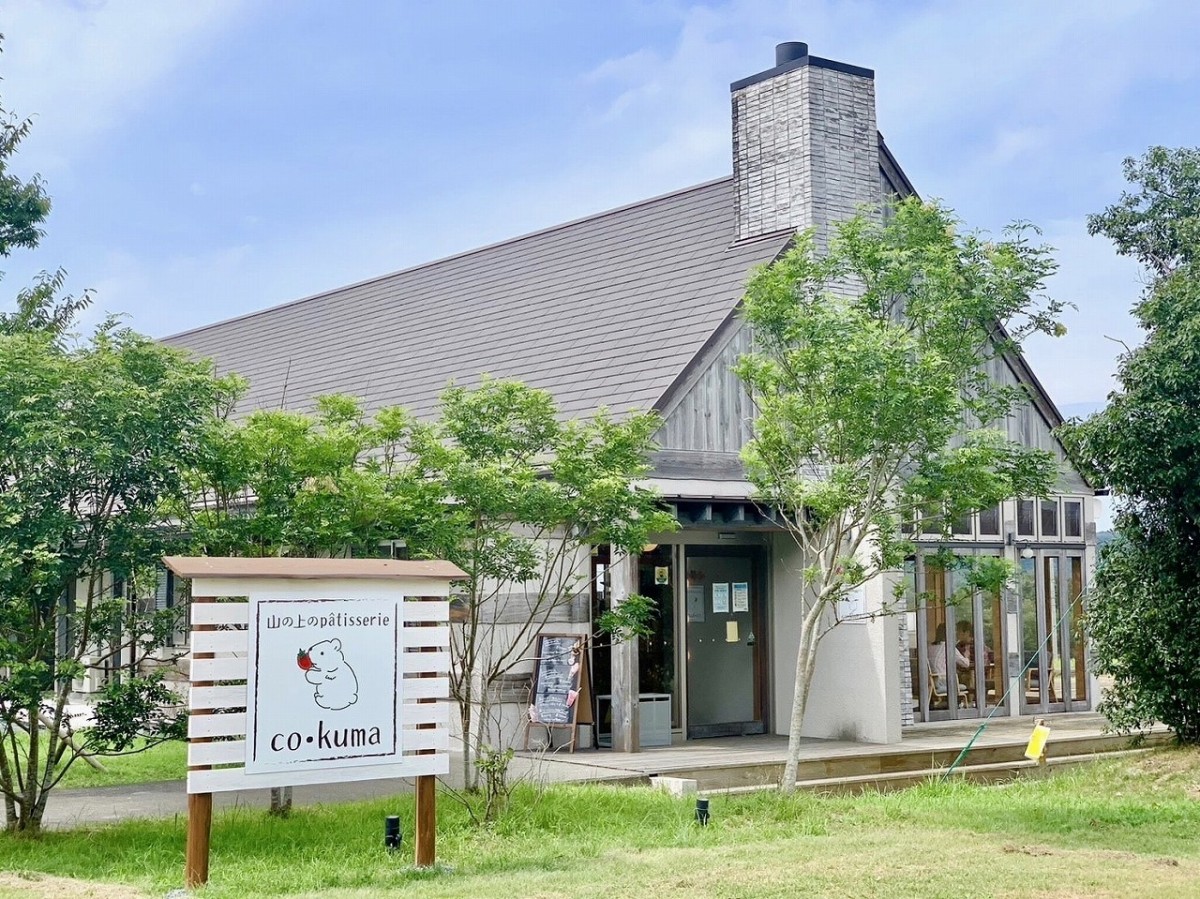 島根県浜田市にオープンした『山の上のパティスリーコクマ』の外観