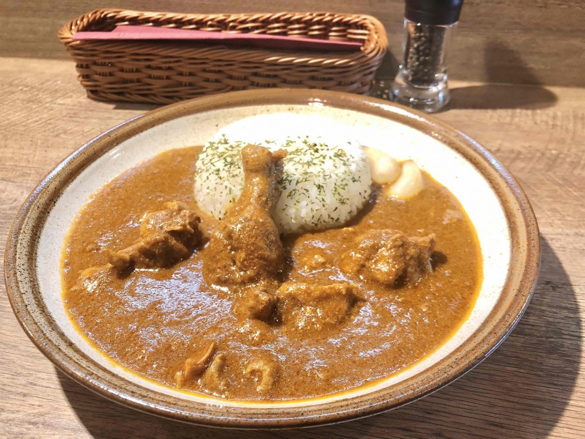 鳥取県倉吉市にオープンした『デリカリカフェ』のスパイシーチキンカリー