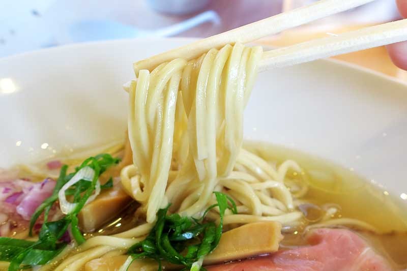 鳥取県大山町の人気ラーメン店『らぁ麺 池島』の「塩らぁ麺」の麺