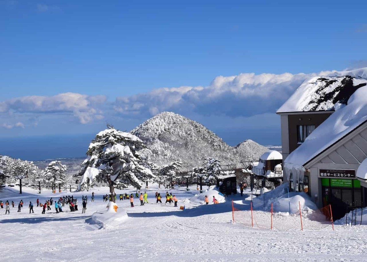 鳥取県西伯郡大山町の「だいせんホワイトリゾート」の様子