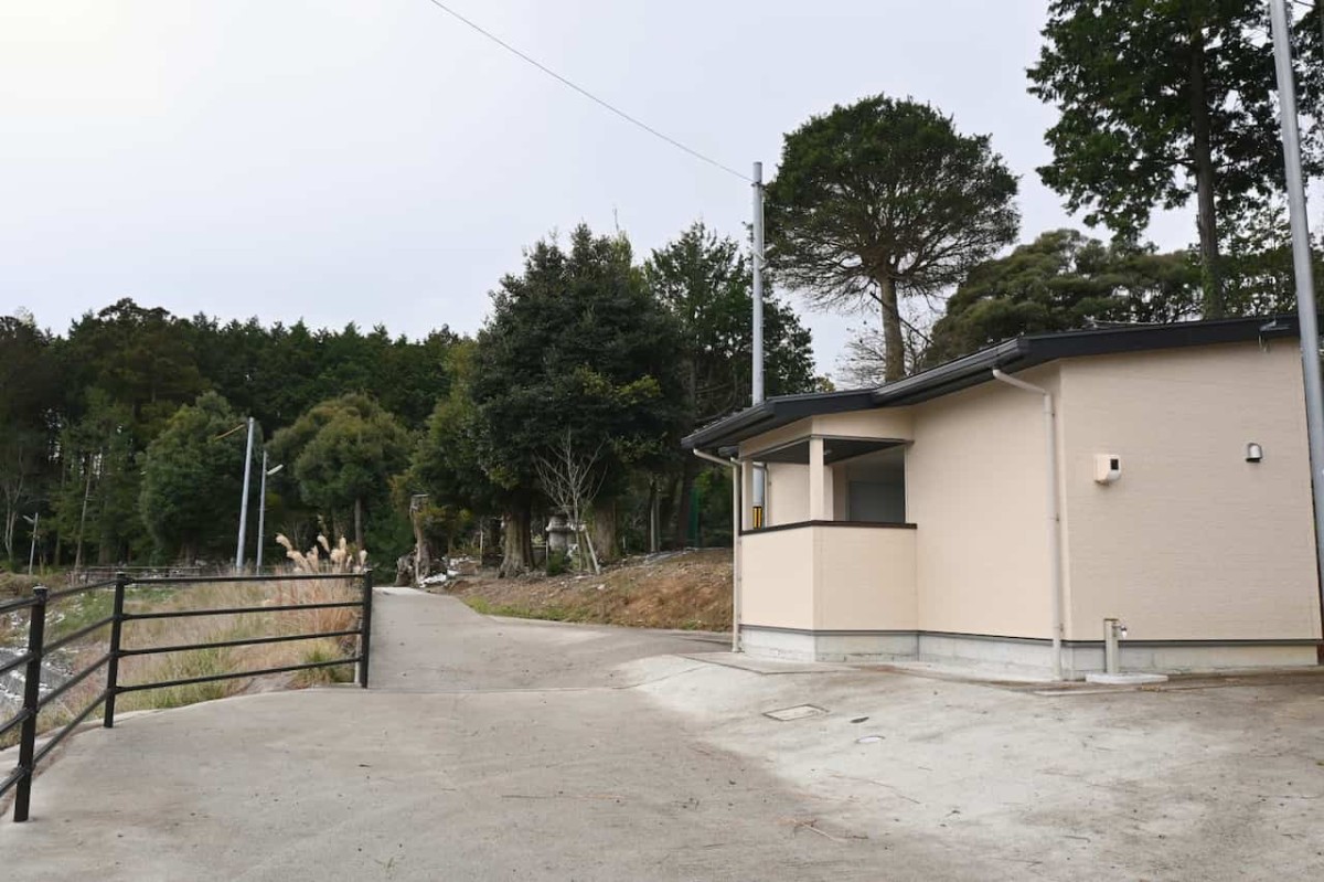 島根県松江市にある『照床児童公園』横の『照床神社』の参道