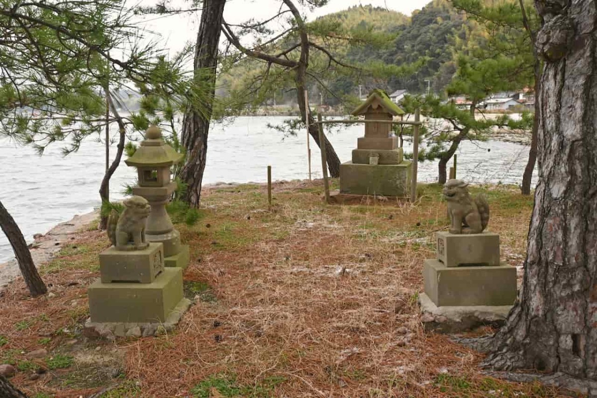 島根県松江市にある『龍宮神社』の灯籠