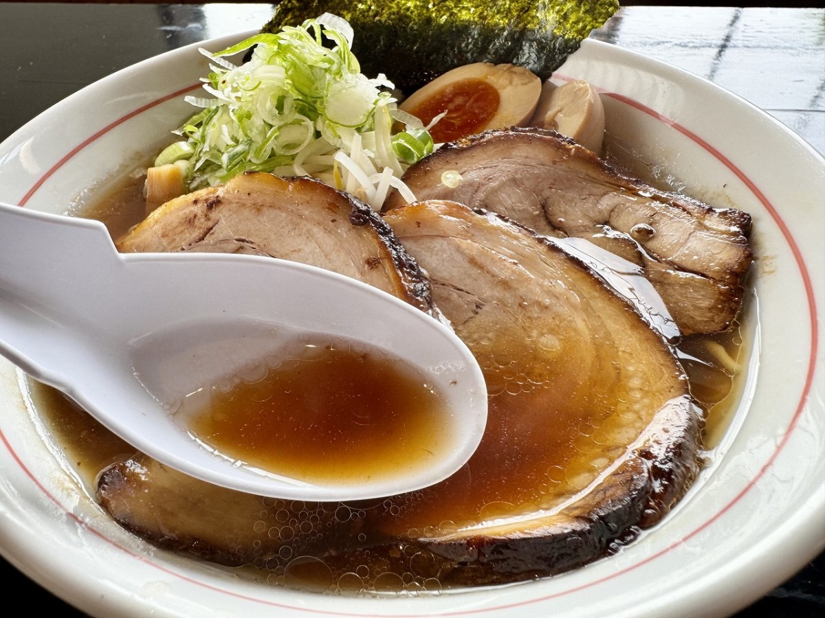 鳥取県米子市の牛骨ラーメン店『銀之助』のラーメン