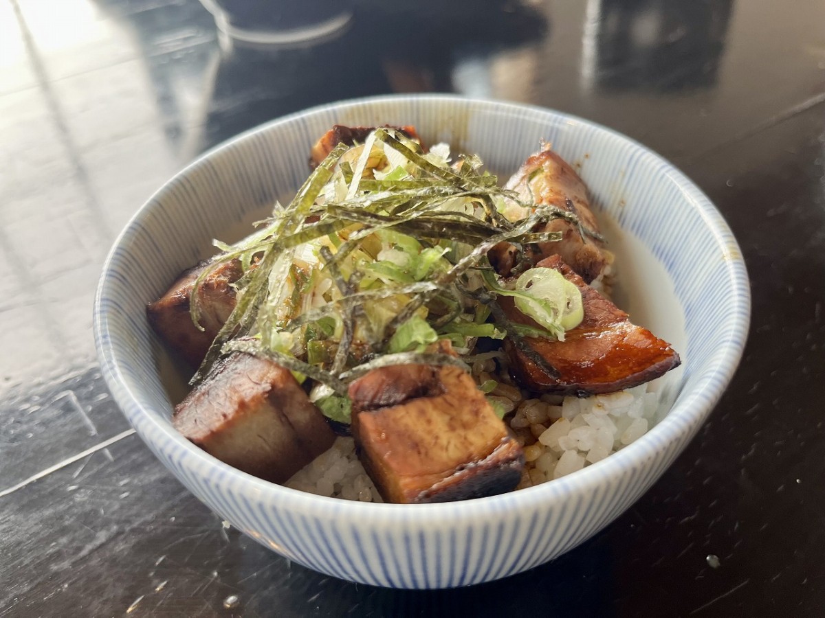 鳥取県米子市の牛骨ラーメン店『銀之助』の「チャーシュー丼」