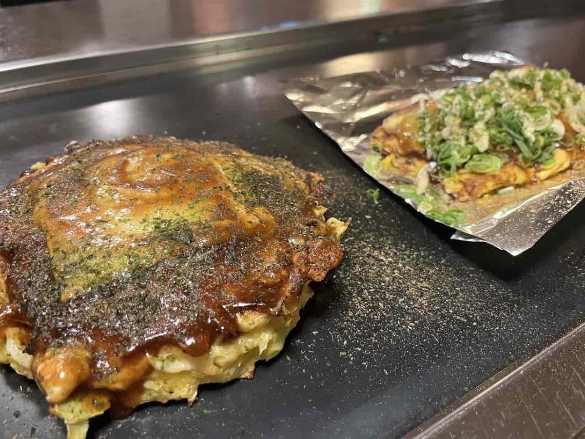 島根県松江市にある『お好み焼き一座』で提供している料理_お好み焼き_とん平焼き