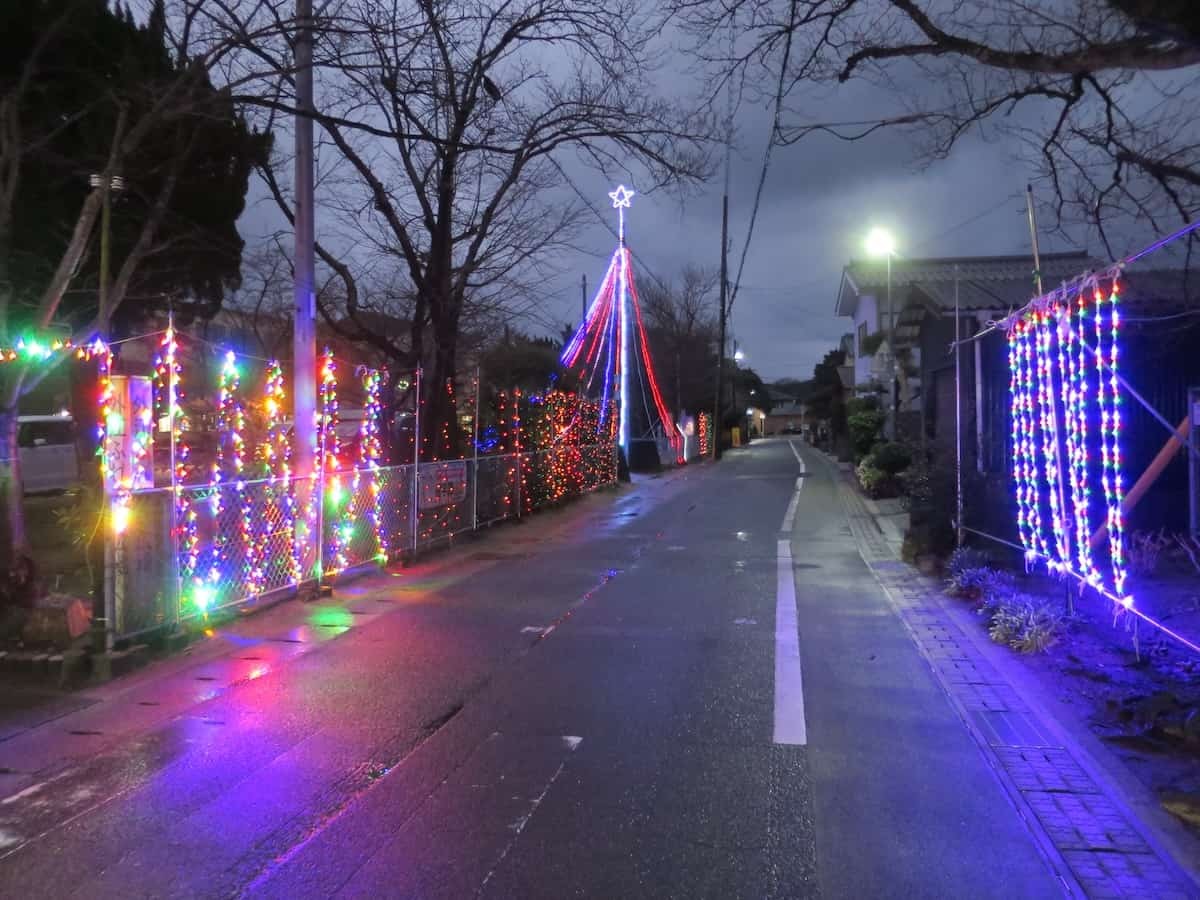 鳥取県境港市にある『外江公民館』の夜のイルミネーションの様子