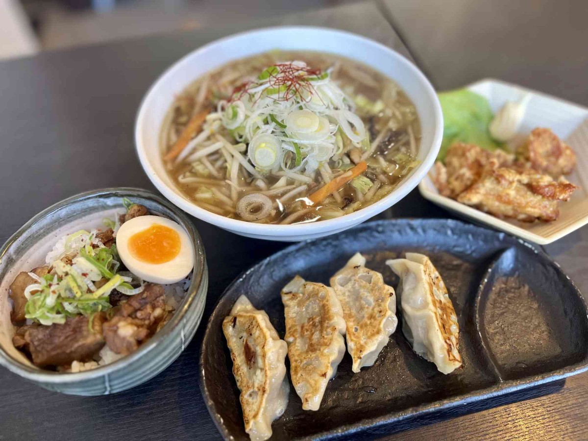 鳥取県米子市にオープンした『牛骨ラーメン 麺屋 暁』のメニュー