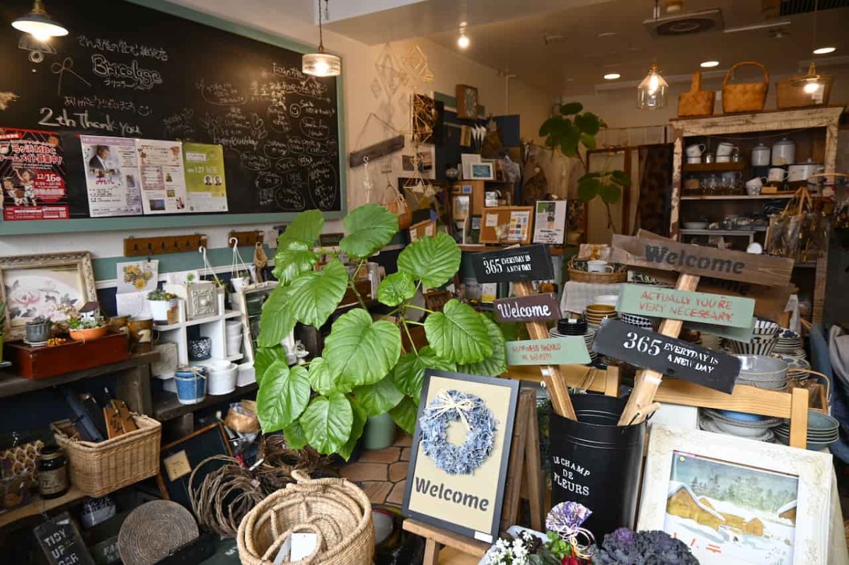 鳥取県米子市にある雑貨店『ブリコラージュ』の店内