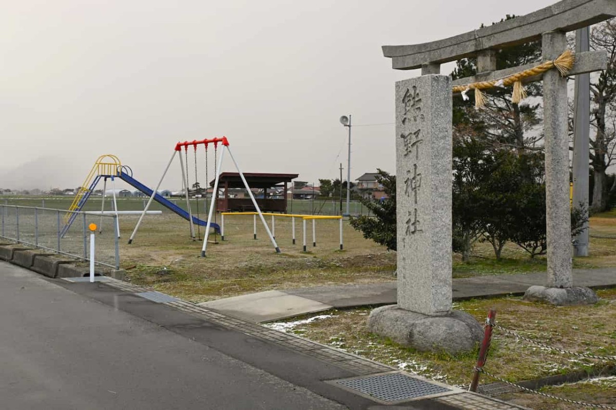 出雲市斐川町にある『熊野神社』横の公園の様子