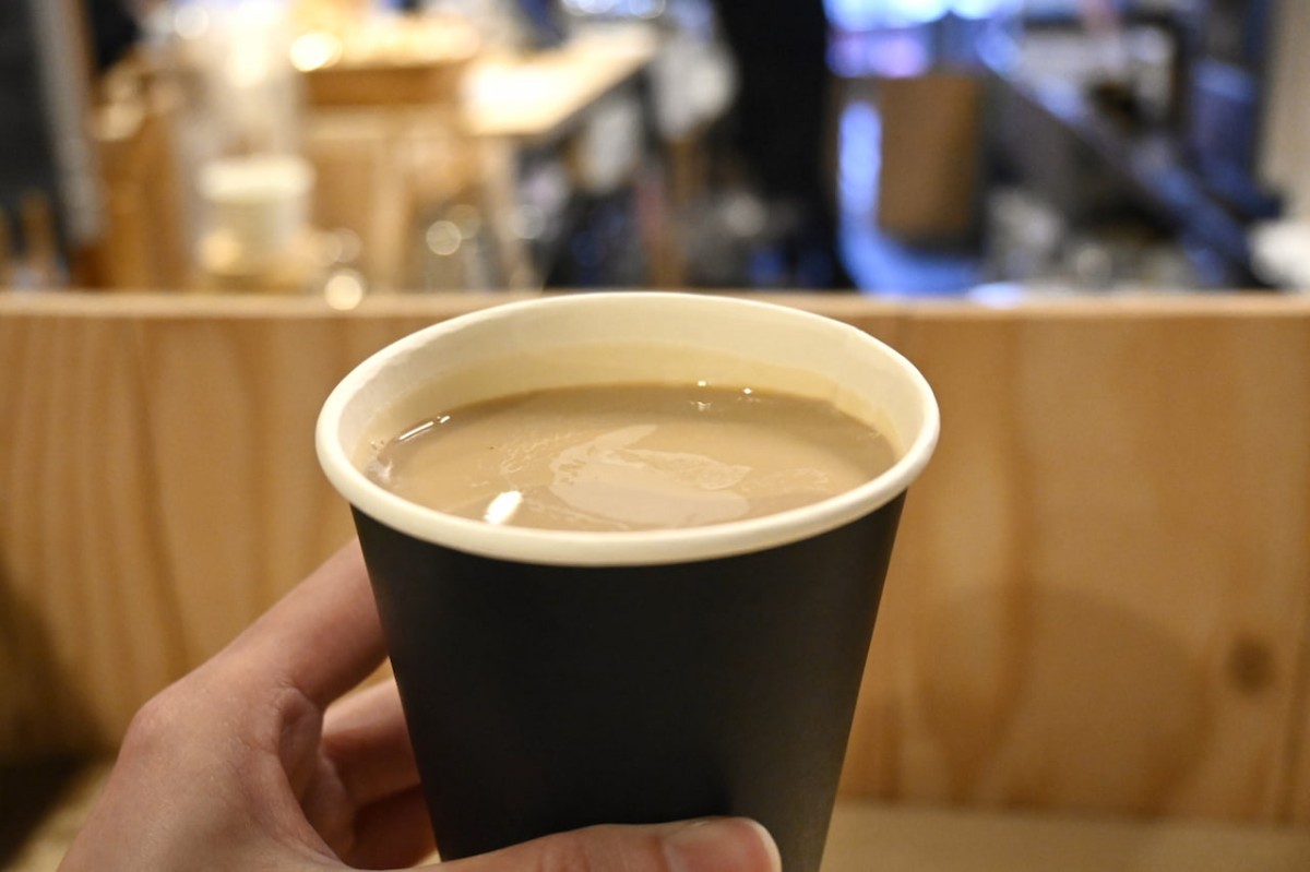 島根県出雲市のスペシャルティコーヒー専門店『珈琲香房 はぜ屋』のカフェラテ