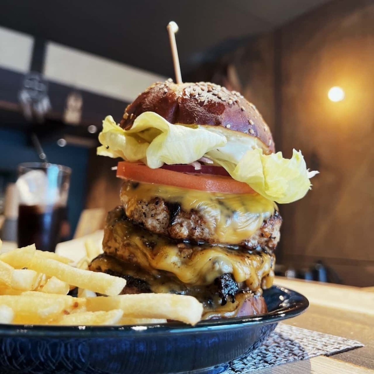 島根県大田市にオープンした『Boonies Diner』のウィッシーワッシーバーガー