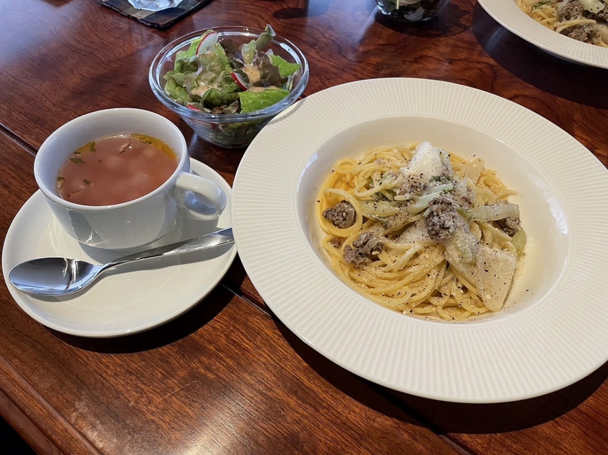 島根県安来市にある古民家カフェ『ヒュッテ』で提供しているランチ