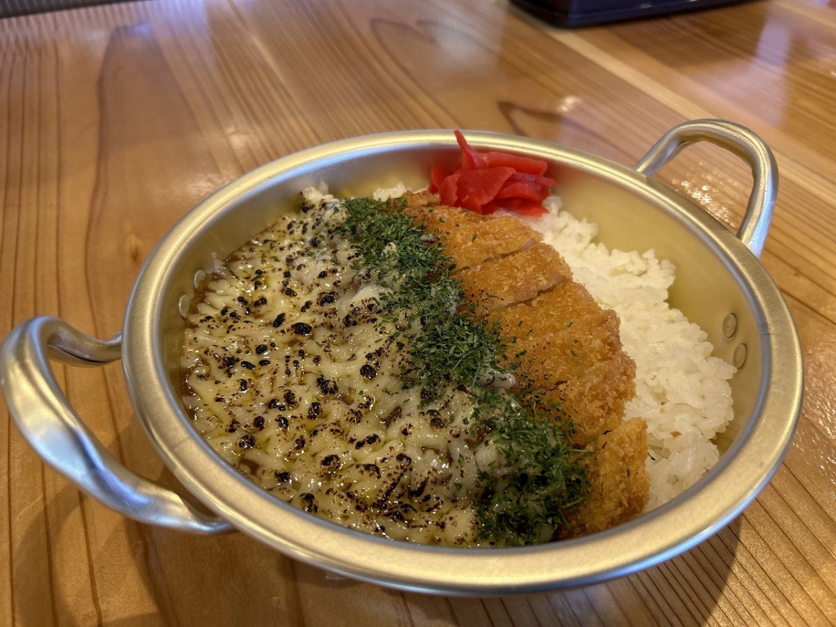 島根県出雲市にオープンしたカレーショップ『カレーしか勝たん出雲店』のカレー