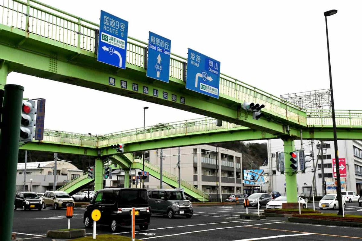 鳥取県鳥取市にある「丸山交差点」の様子