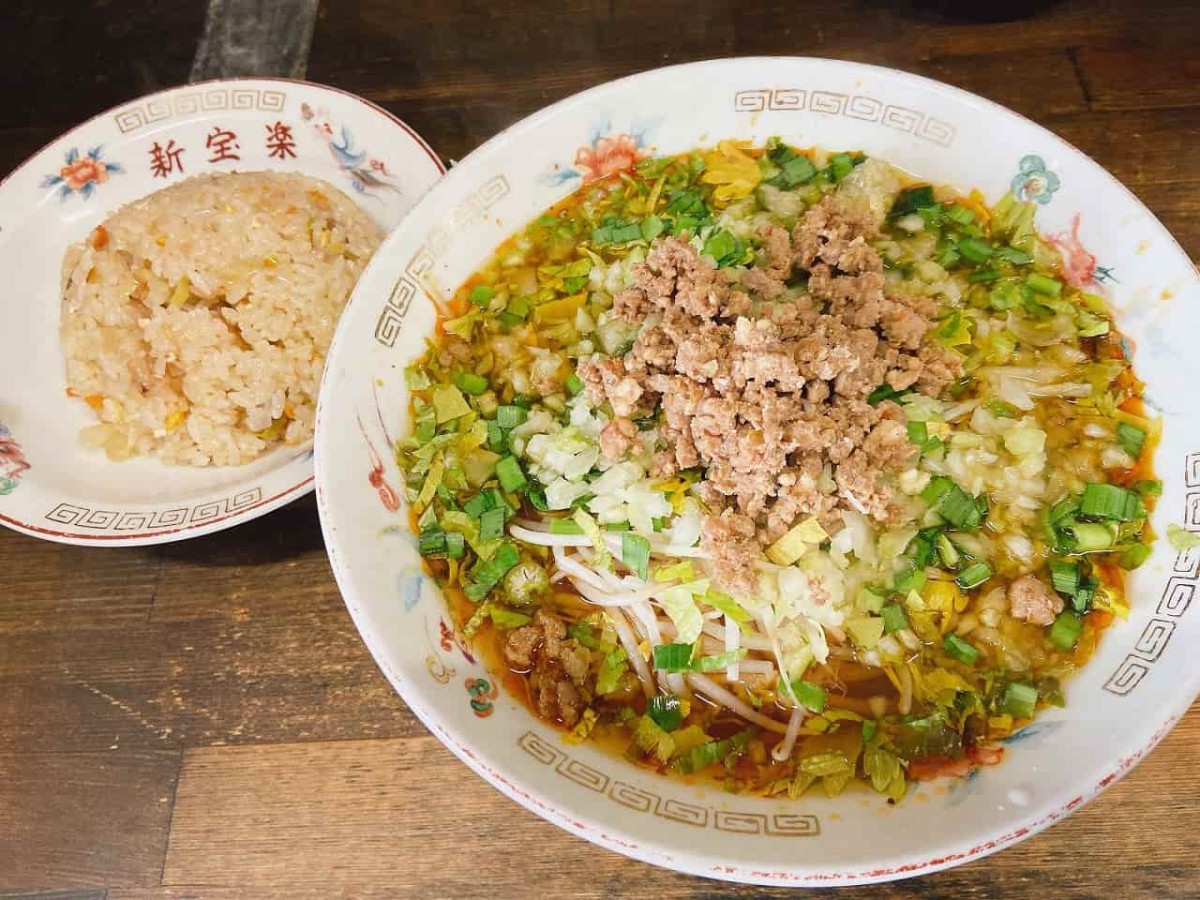 鳥取県米子市にある『中華飯店 新宝楽』のセロリー麺半チャンセット
