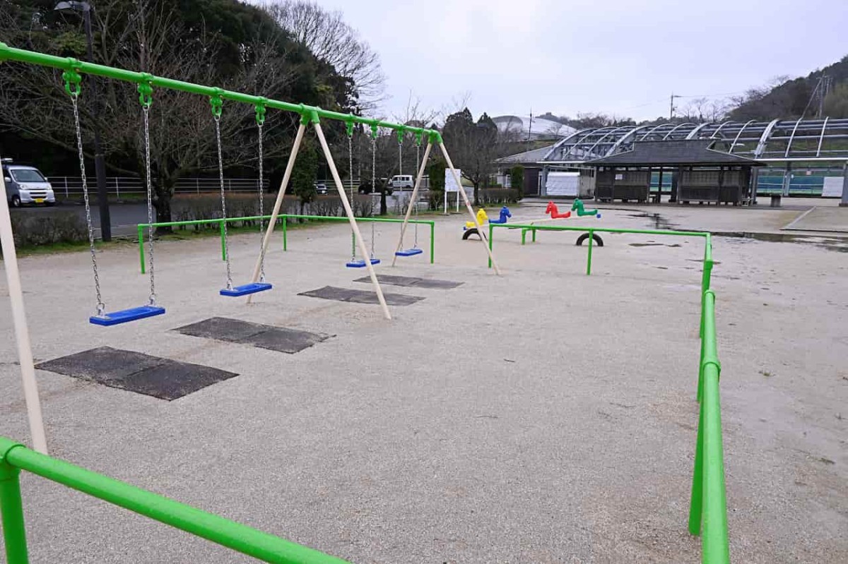 島根県松江市『福田運動公園』のブランコ