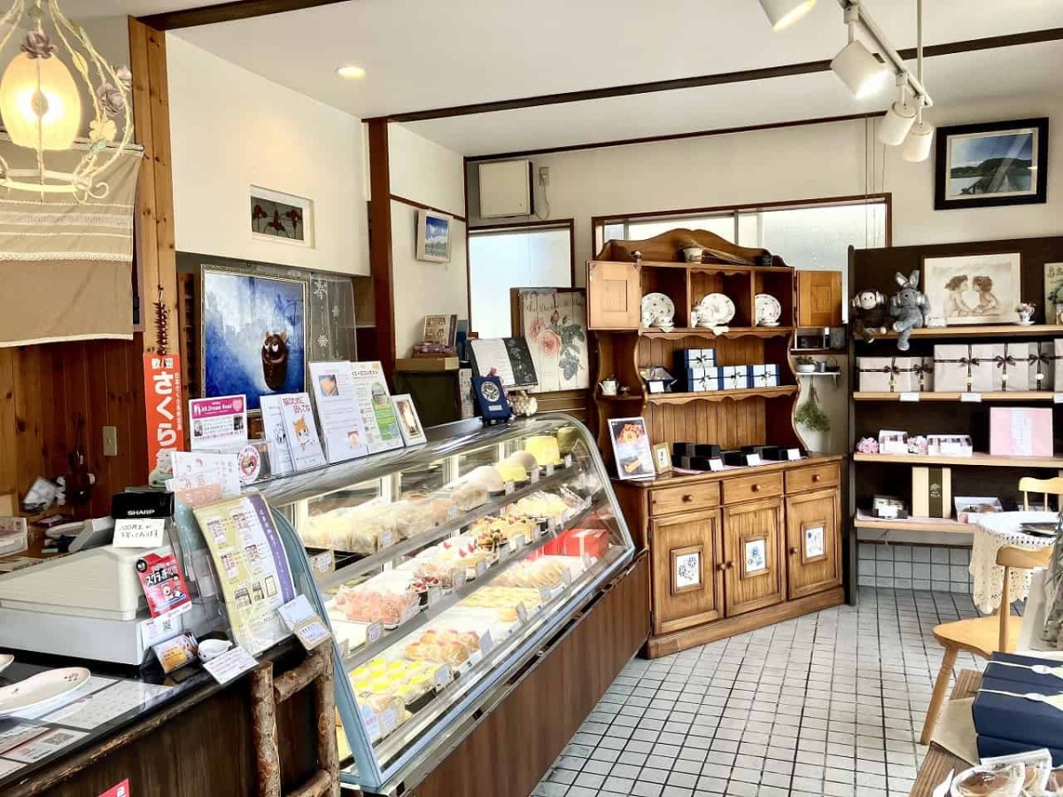 雲南市木次町の洋菓子店『簸上堂（ひかみどう）』の内観