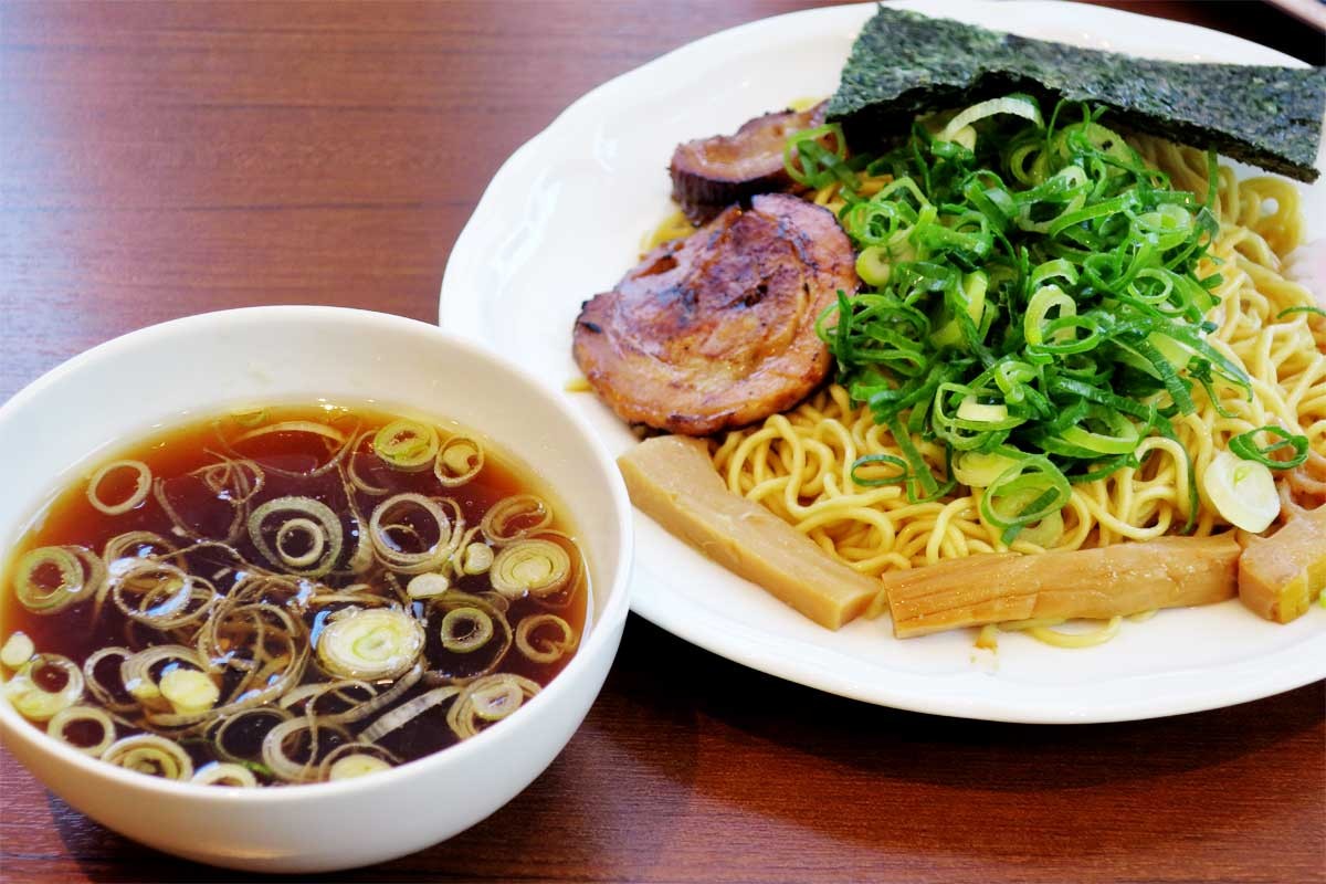 鳥取県大山町の中華そば店『赤レンガ』の新メニュー「タレで和えた麺+つけ汁の東京神田中華そば」