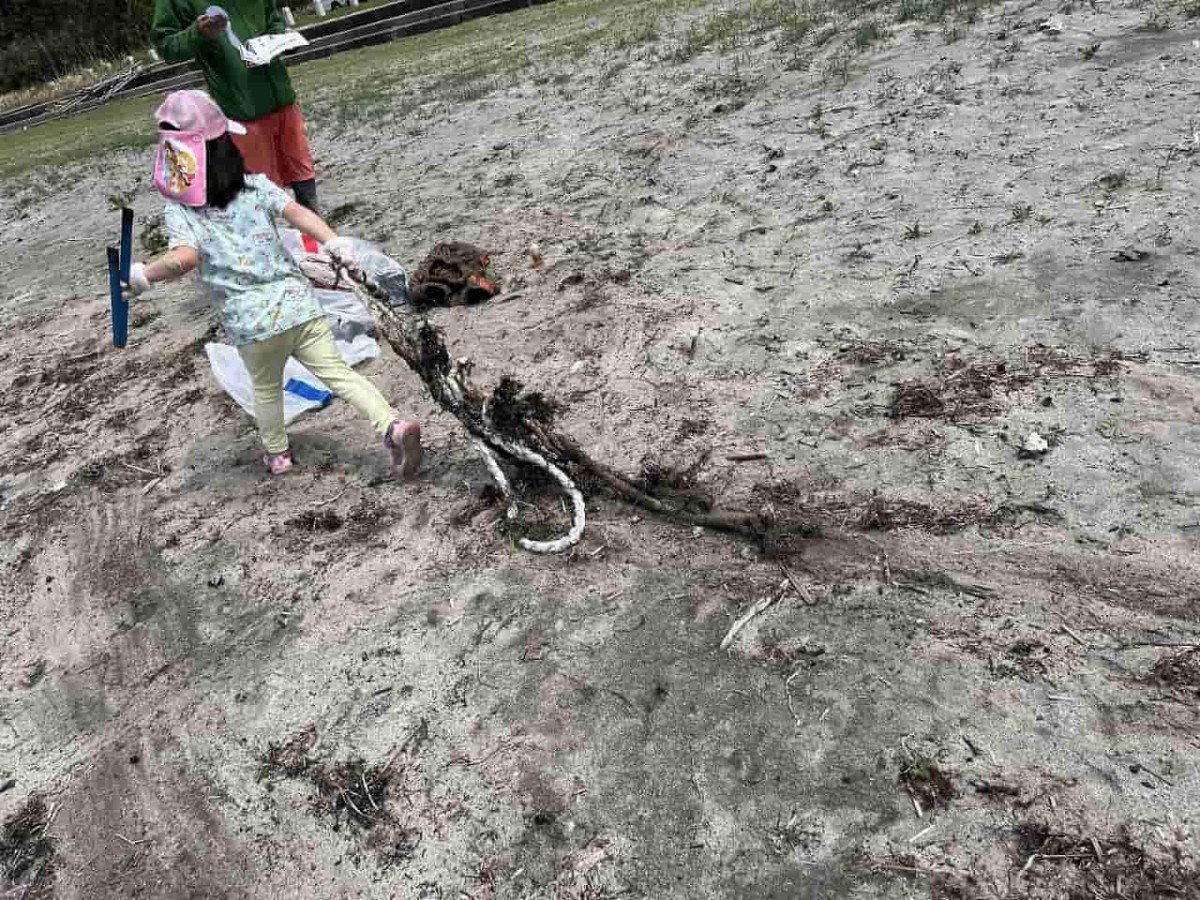 島根県隠岐郡隠岐の島町にある「塩の浜キャンプ場」でのビーチクリーン