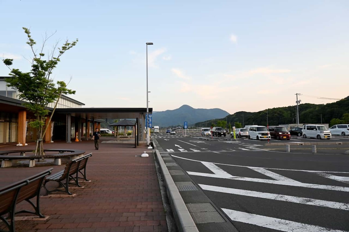 鳥取県鳥取市にある『道の駅西いなば気楽里』から見える鷲峯山