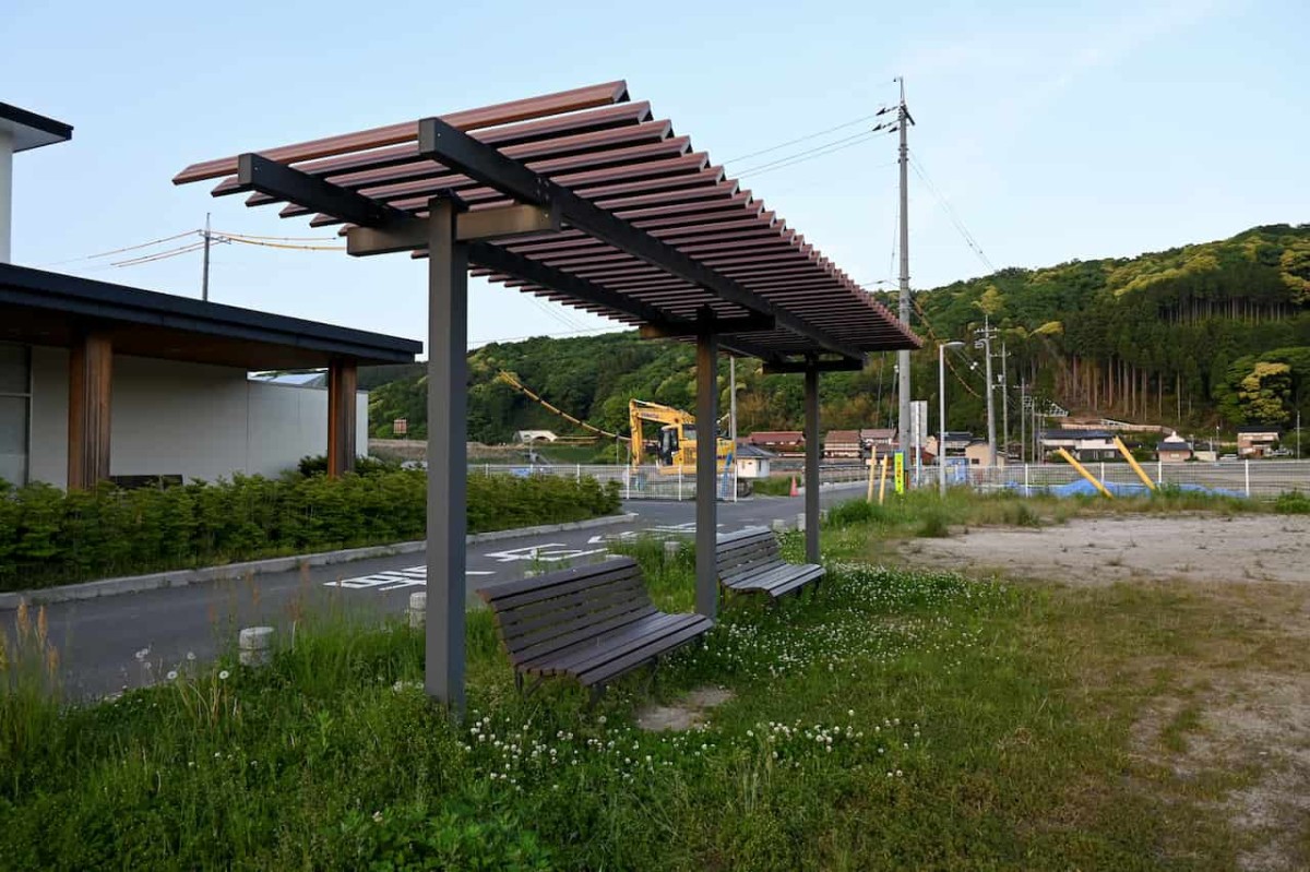 鳥取県鳥取市にある『道の駅西いなば気楽里』にある広場のベンチ