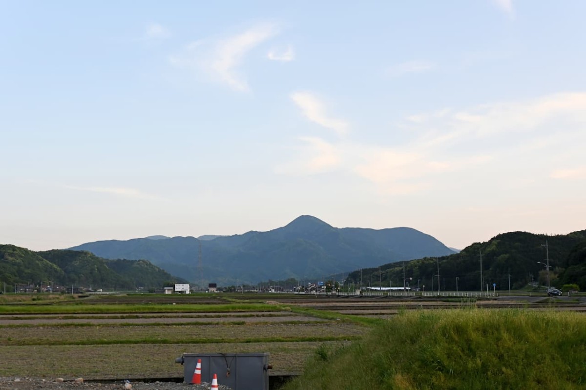 鳥取県鳥取市にある『道の駅西いなば気楽里』から見える鷲峯山