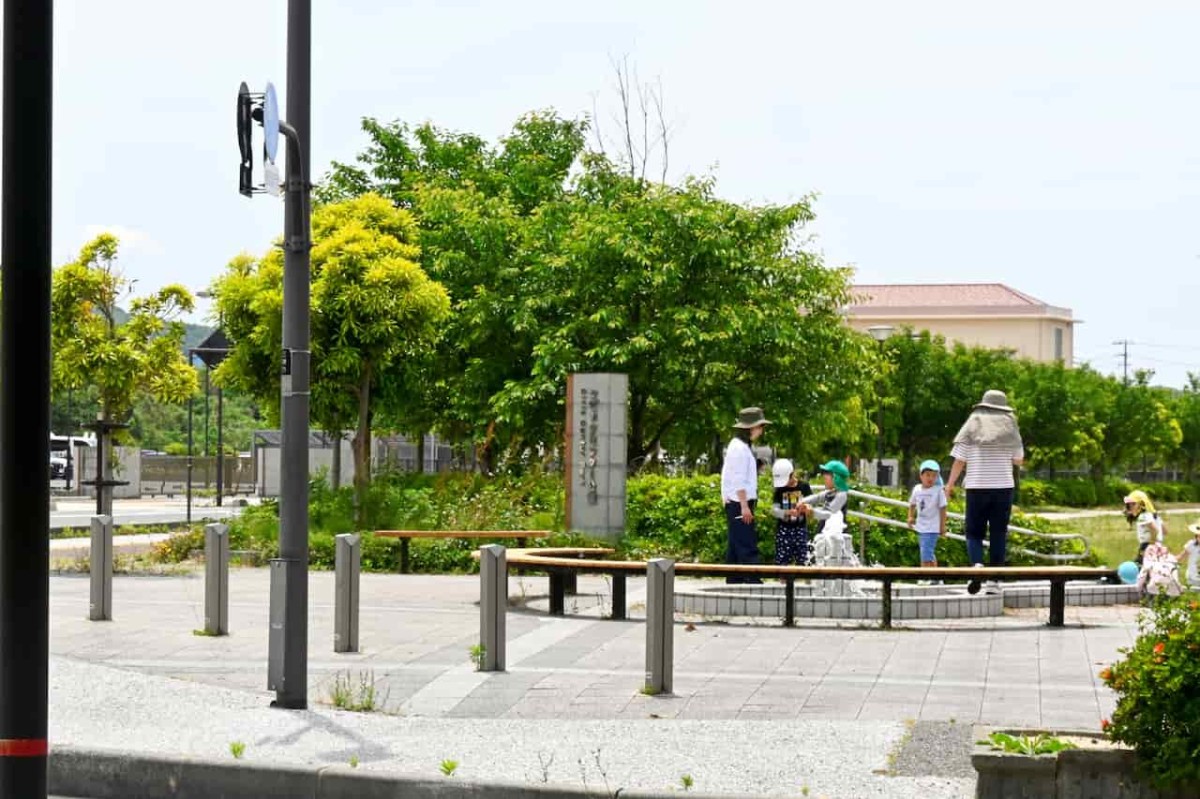 島根県江津市にある『江津市シビックセンター公園』の噴水広場