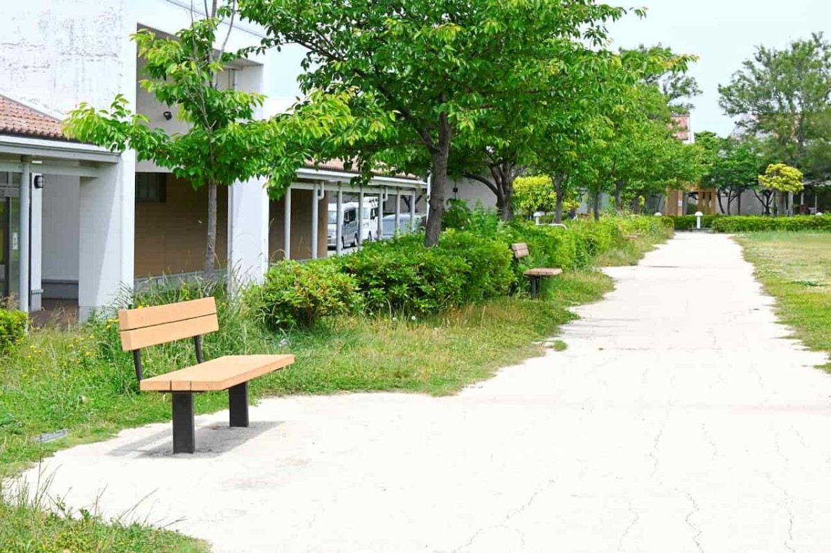 島根県江津市にある『江津市シビックセンター公園』のベンチ