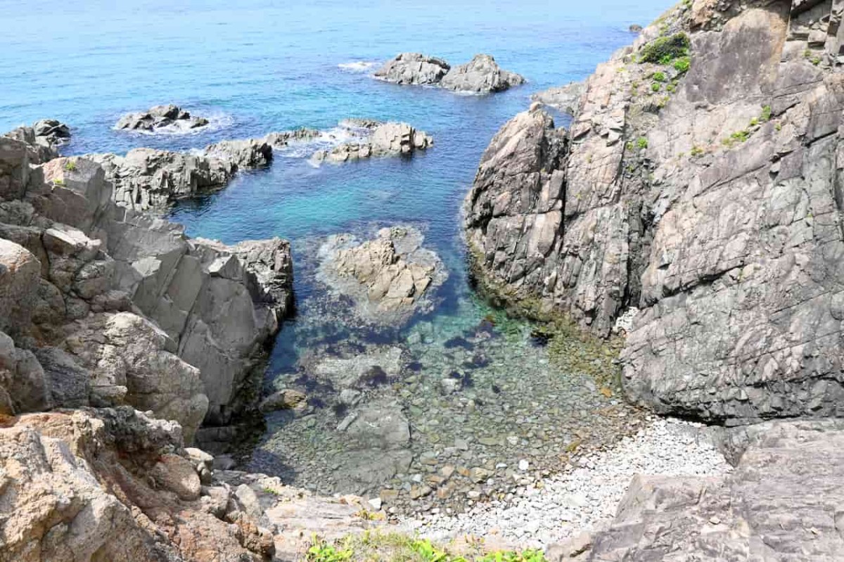 島根県江津市にある「真島」から見える景色