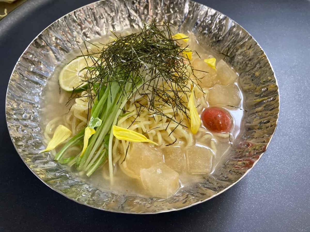 島根県出雲市にある『麺処わや』で提供している夏季限定の冷やし麺