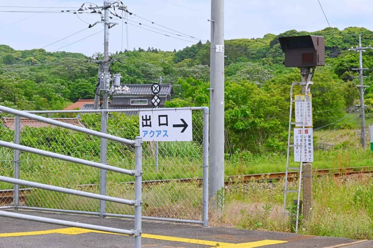 島根県江津市にある『波子駅』のホームの様子