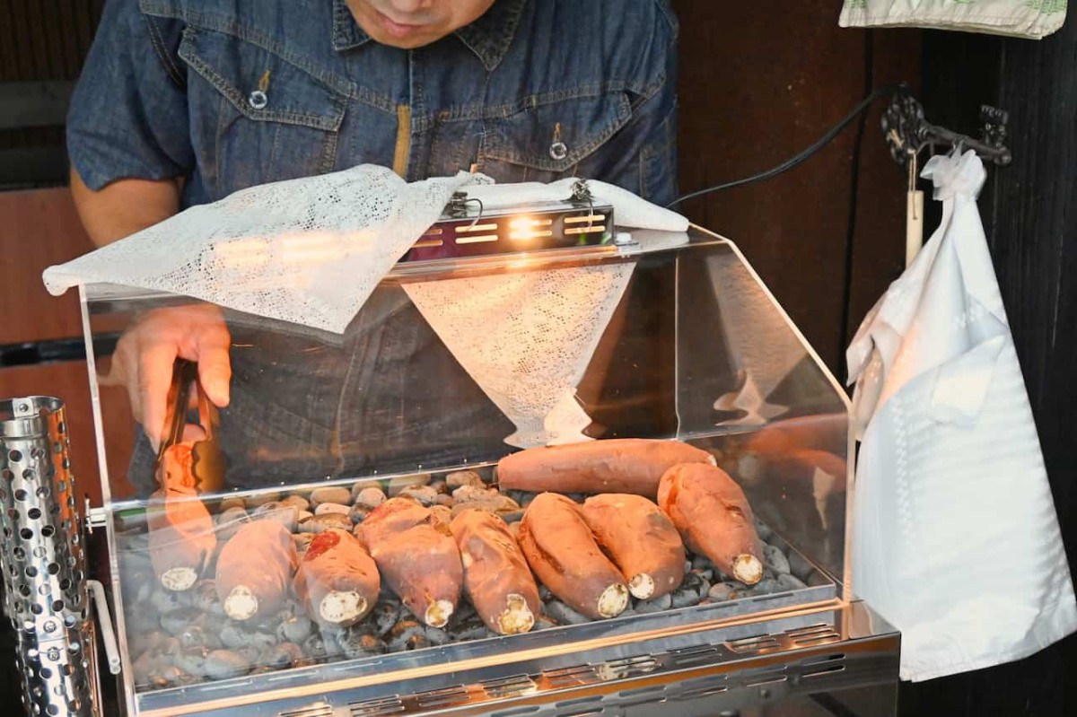 鳥取県日野町にある『Oimoya Kamochi』の焼き芋