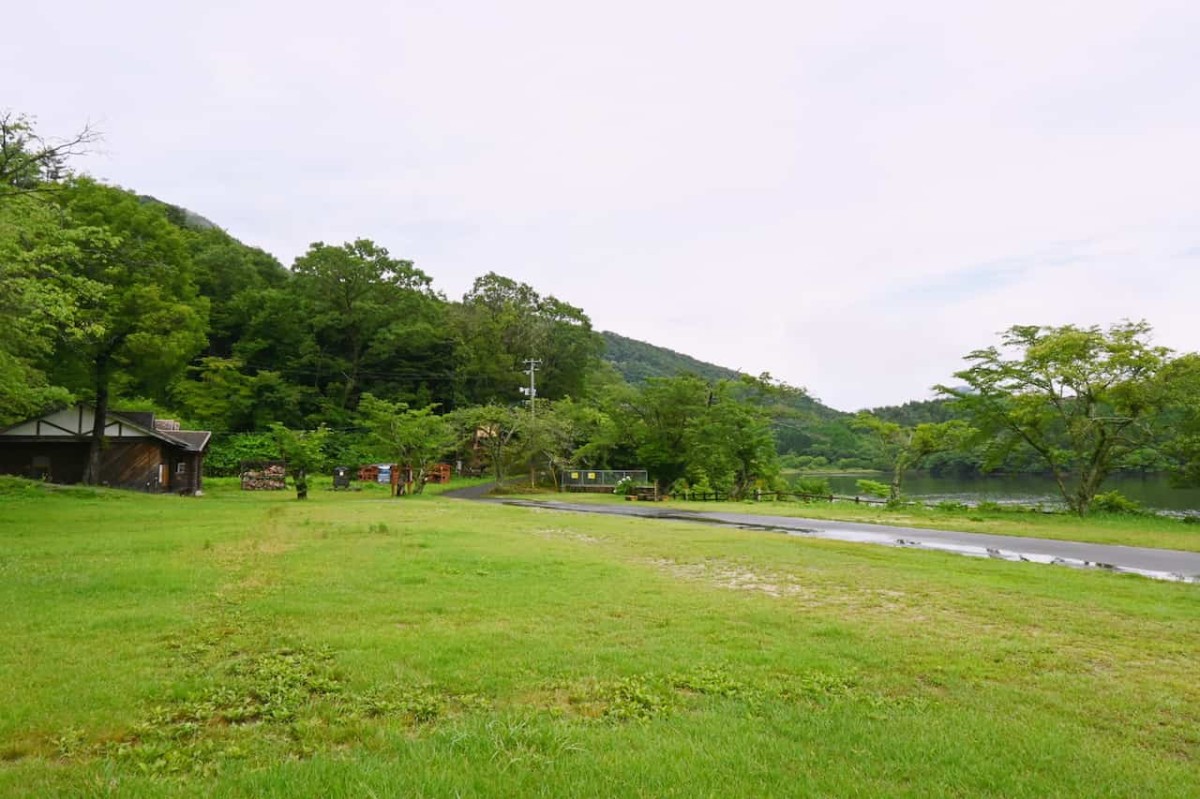 鳥取県日野郡日野町にある『鵜の池公園」の様子