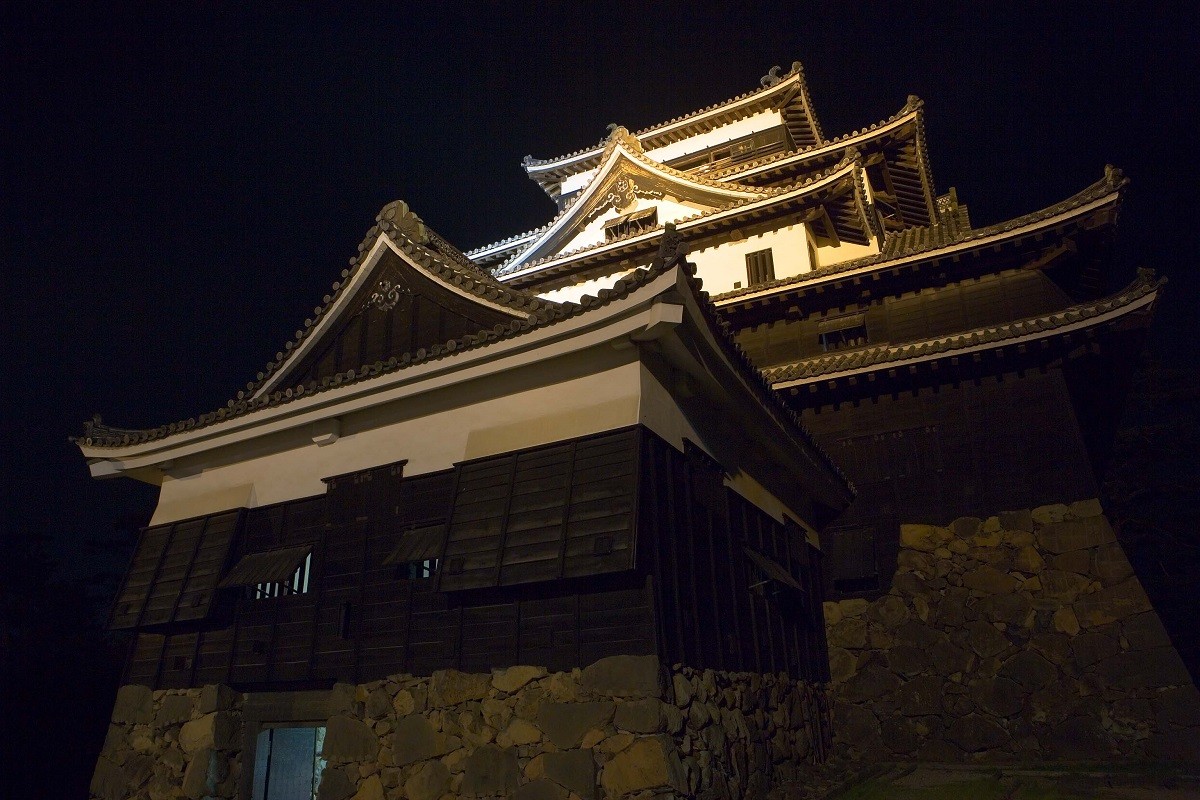 夜の松江城