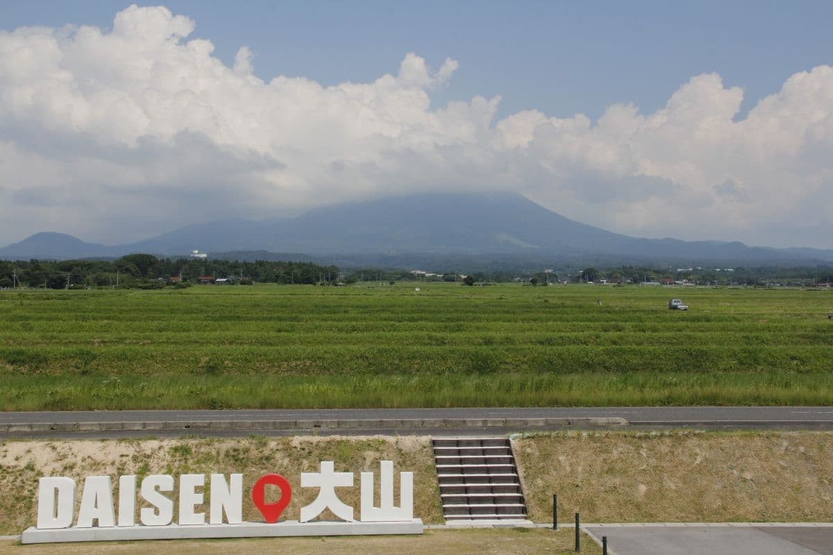 鳥取県伯耆町にあるグルメスポット『テラスザダイセン』のモニュメント