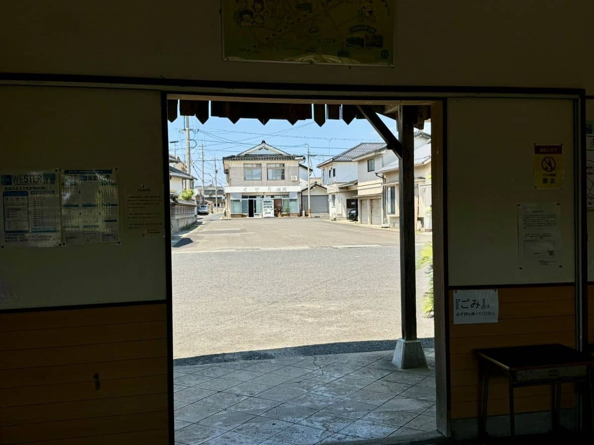 島根県大田市の『久手駅』の駅舎からの眺め